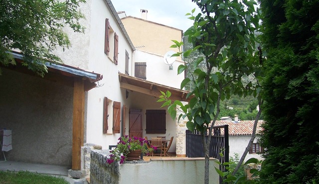 INDIVIDUAL HOUSE FACING THE CANYON OF VERDON CALM ABSOLUTE