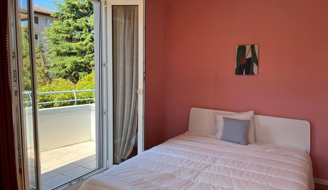 Individual house with free parking/Netflix next to EPFL Lausanne