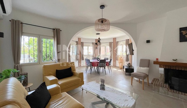 Individual house with large garden & bbq