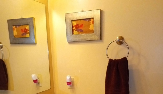 Individual Southern rooms to rent upstairs on property.