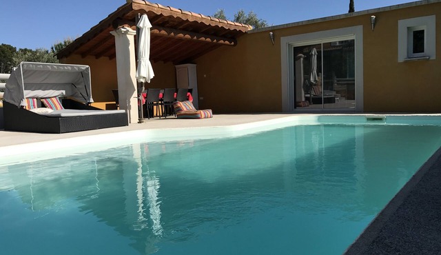 Individual STUDIO with peaceful pool in small village