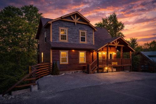 Indoor Heated Pool, Alpine Resort Near Dollywood, Theater & Game Room, Hot Tub