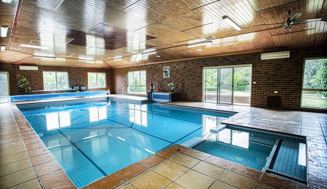 Indoor Heated Pool & Spa-The Pomegranate