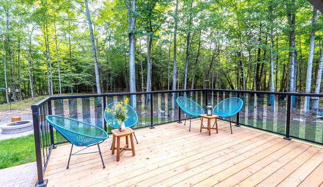 Indoor heated pool, Games room, Yoga, Privacy, Fire Pit, 7 bedrooms, Starlink
