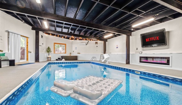 Indoor Heated Pool |Game Room|Hot Tub|Sauna Near Sandusky| The Indoor Oasis
