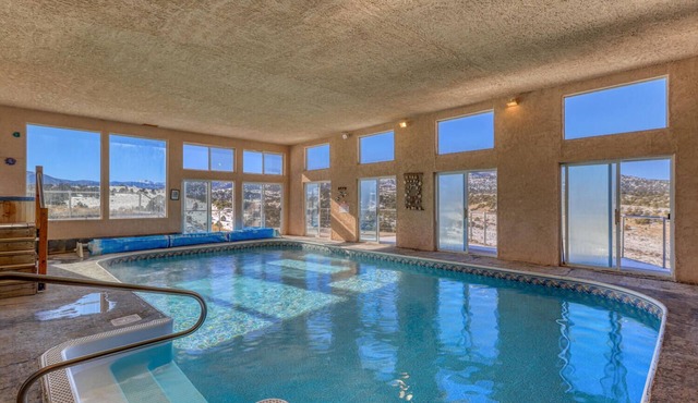 Indoor heated pool, hot tub, sauna with mountain views, wildlife and solitude.