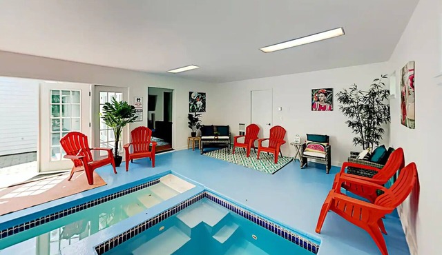 Indoor Heated Pool & Hot Tub, Game room, EV Charger, Pets Welcome!