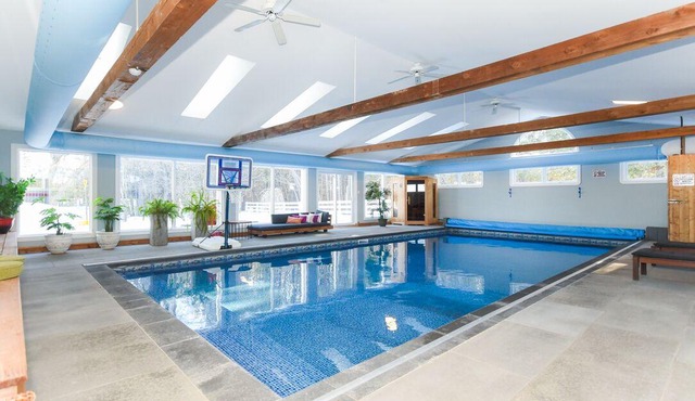 Indoor Heated Pool & Sauna | Sleeps 16 | Ottawa | Ashton
