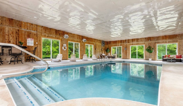 Indoor Heated Private Pool Home & Arcade in Lake Ariel Poconos with 7 beds