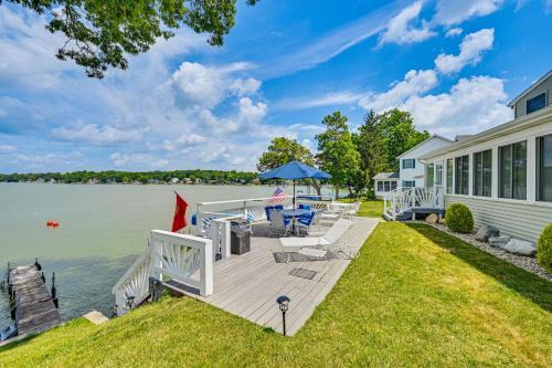Indoor Hot Tub Large Family Haven on Sylvan Lake