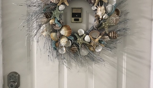 Indoor/Outdoor Pools/Hot Tub, Boogie Boards, Bikes Included in Your Family Vacay