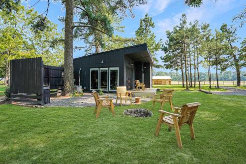 Indoor-Outdoor 2BR on Working Farm - Creek View