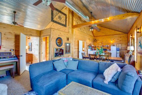 Indoor Pool and Boat Ramp Lake Tawakoni Group Gem