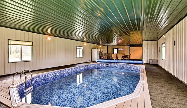 Indoor Pool & Games: 'Box Canyon Lodge' in Hermosa