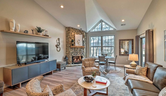 Indoor Pool & Golf Course Views: Lake Lure Condo!