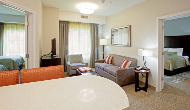 Indoor Pool, Hot Tub, Free Wi-Fi, Free Breakfast | Close to Ford World HQ