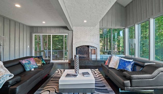 Indoor Pool|Sauna|Movie Theater Room|Bar|Sleeps 10