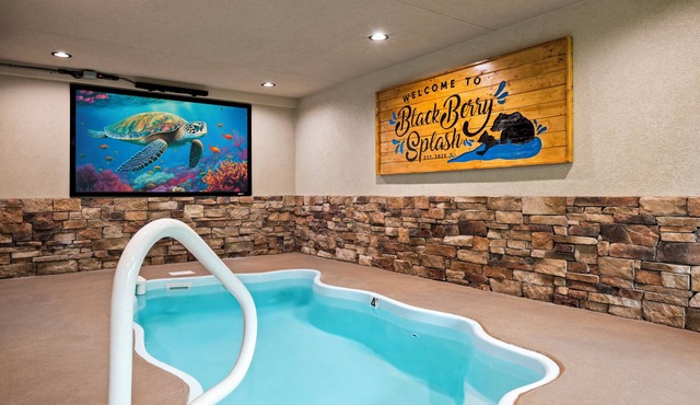 Indoor Pool-Theater-Bunk Beds with Slide-Game Room-Hot Tub-5 min to Attractions!