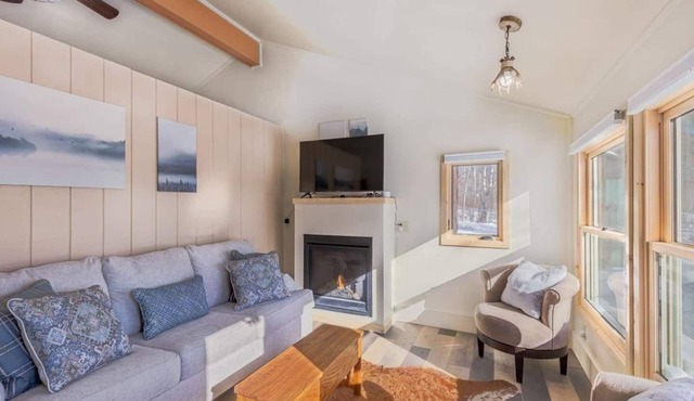 Indoor Sauna | FIrePlace | Garage| Wifi | Smart TV | Full Kitchen | Trails