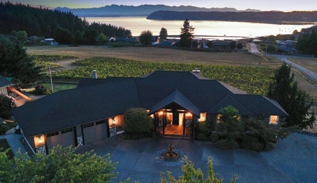 Indoor swim spa/hot tub with Bay View & Vineyard