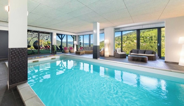 Indoor swimming pool, wellness area, for 8-10 people (4 bedrooms - 2 bathrooms)