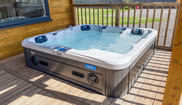 Indulge and delight at this wonderful lodge, with your own private hot tub.