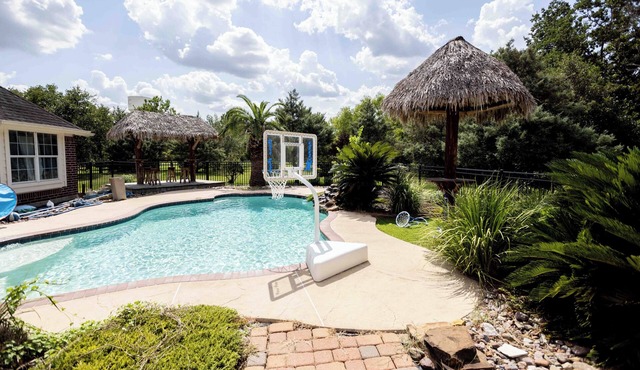 Indulge in a restful retreat at Lake Morgan in Alvin, TX.