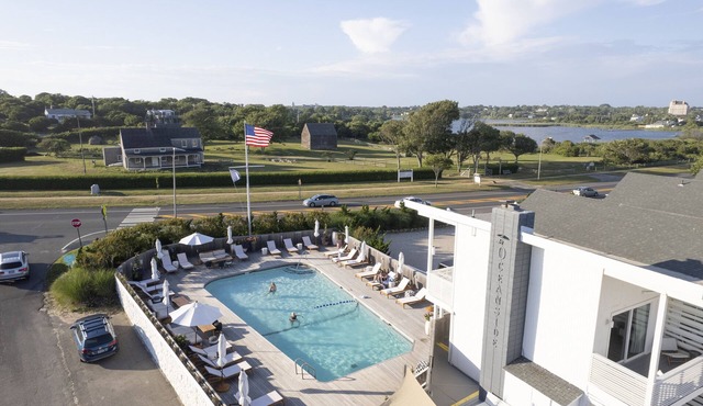 Indulge In An Unforgettable Getaway Experience! 4 Relaxing Units, Free Parking