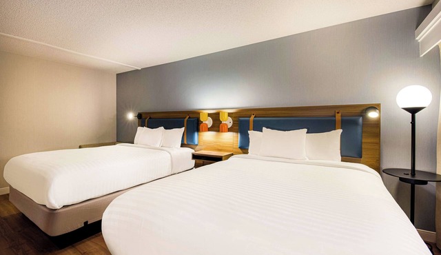 Indulge in Home-Like Comfort! 2 Comfortable Units, Close to Liberty Bell