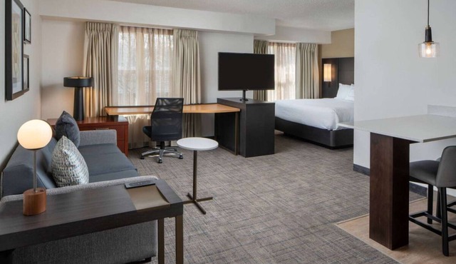 Indulge in Home-Like Comfort! Free Breakfast, Pets Allowed, Private Parking!
