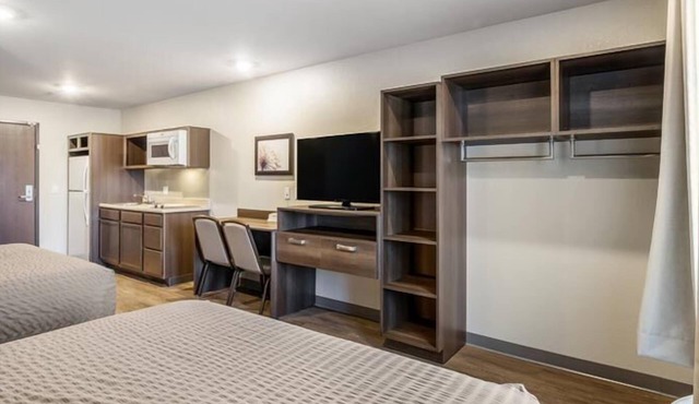 Indulge in Home-Like Comfort! 4 Modern Units, Full Kitchen, Pets Allowed!