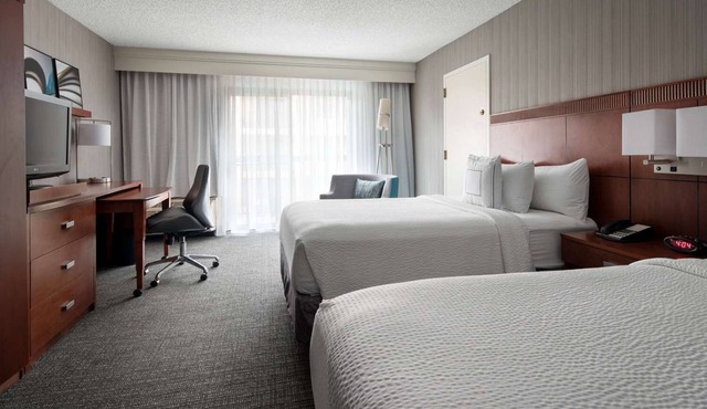 Indulge in Home-Like Comfort! Close to El Segundo Beach, Pets are Allowed