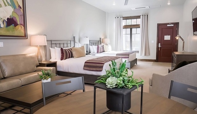 Indulge in Home Like Comfort! Free Parking, Outdoor Pool, Near DeZion Gallery