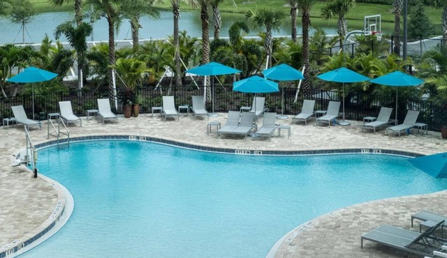 Indulge in Home Like Comfort! Pool, Kitchenette, Free Breakfast, Parking!
