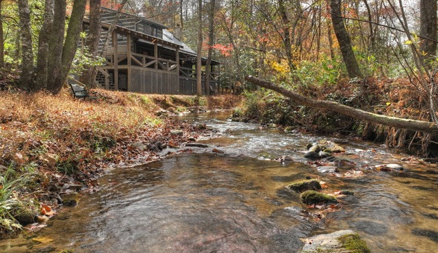 Indulge in "Just One More Night", a pet-friendly creekfront retreat boasting a spacious outdoor deck, hot tub, firepit, and WiFi