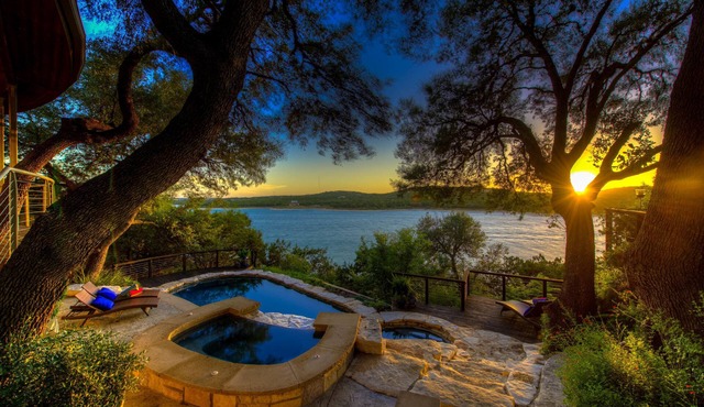 Indulge in Luxury ★Sweeping Lake Travis Views ★Deep Water ★Mesmerizing Sunsets!