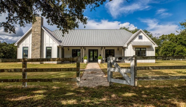 Indulge in Luxury & Tranquility at Modern Manor!