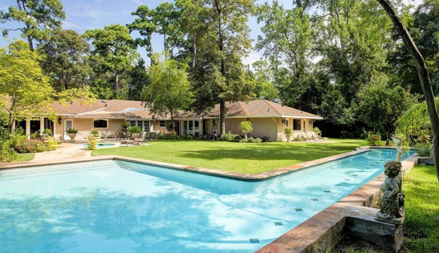 Indulge in Private Luxury: Gourmet Kitchen, Upscale Amenities