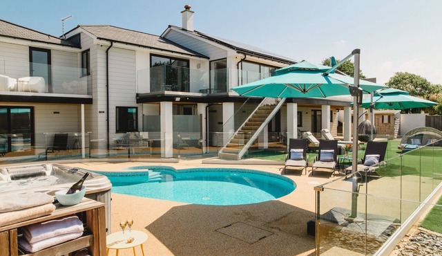 Indulge in ultimate coastal luxury at Heron House