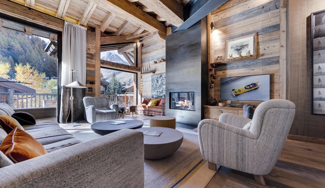 Indulge in Ultimate Alpine Luxury – 6-Bedroom Chalet with Pool & Mountain Views