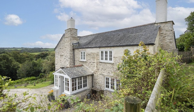 Indulge in ultimate luxury with a family escape to this quintessentially Cornish cottage. Oozing wit