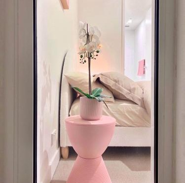 Indulge Luxury Holiday Near Brighton Beach with Private Garden Parking