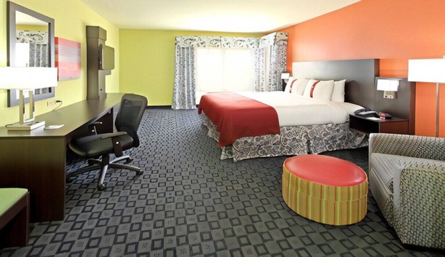 Indulge the Chic Comfort of our Grand Suite