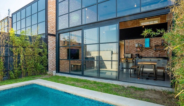 Industrial and modern Loft with private pool
