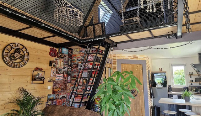 Industrial chalet with net and private spa