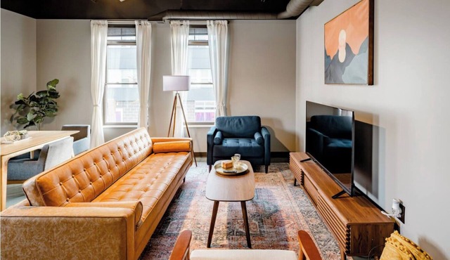 Industrial Chic Loft Near OSU & Short North with King Beds, Walkable Stay