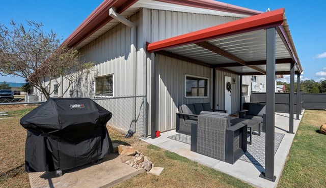 Industrial-Chic Cottage Retreat with Outdoor Space Near Kyle Field & Easterwood Airport in Dr. College Station, Texas