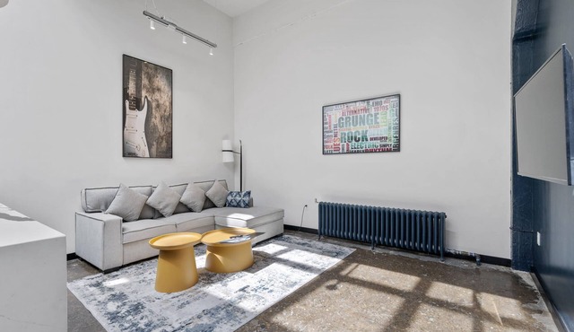 Industrial Loft 5 min to Children’s Hospital, slps 4