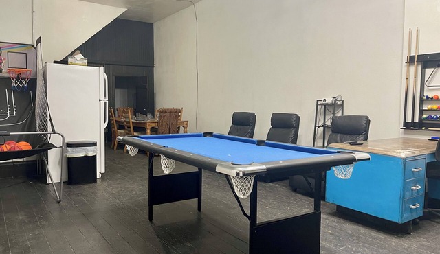 Industrial Loft center of shops and restaurants