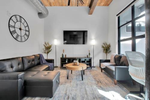 Industrial Loft Living 2BR 2BA